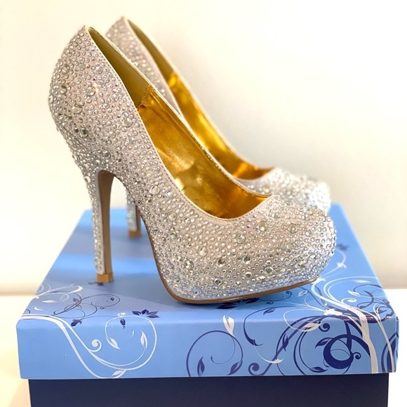 Silver platform heels with crystals size 6 or 5 NWT - Picture 2 of 15